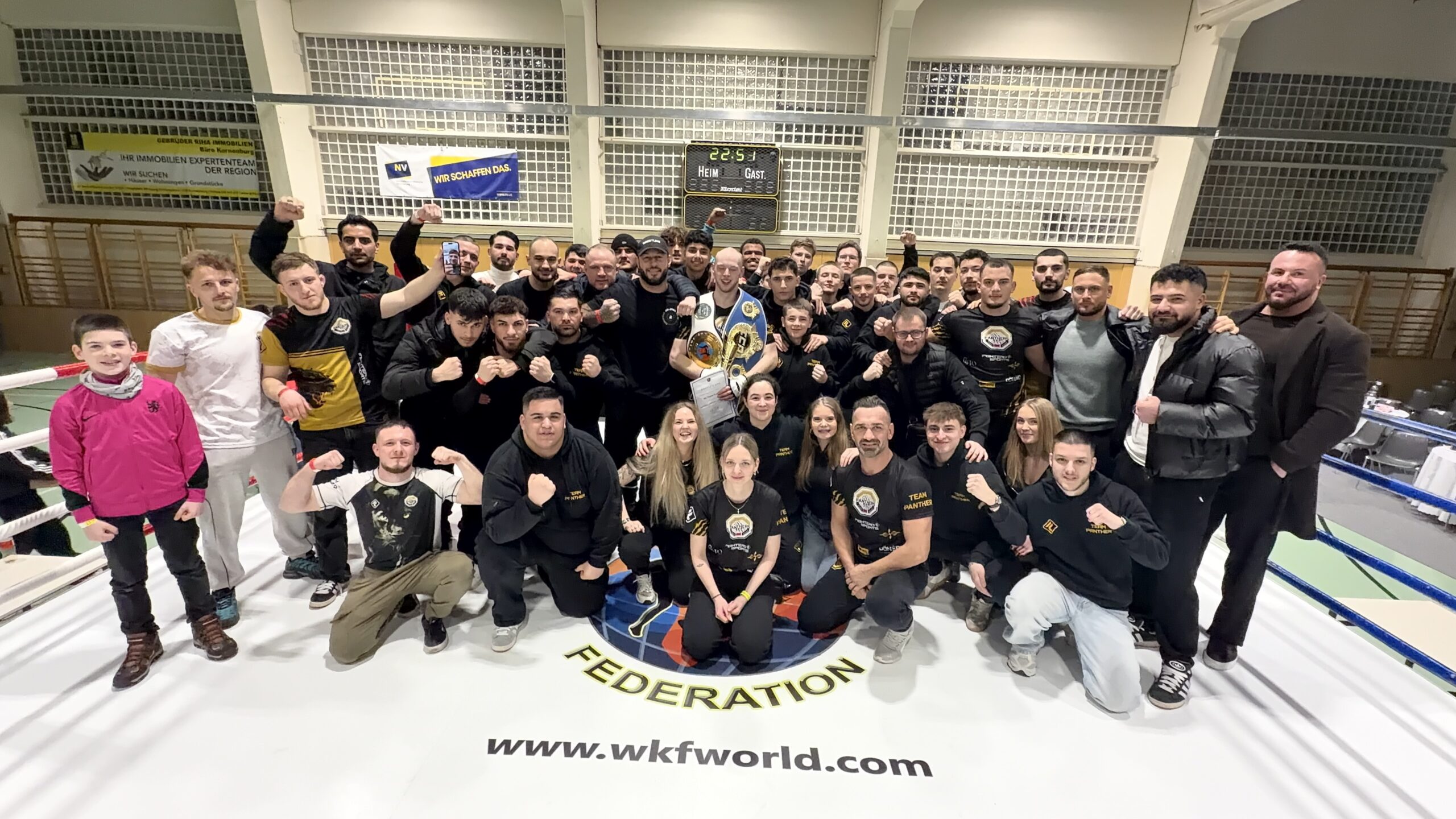 Mitglieder der Panthers Fight School beim Training